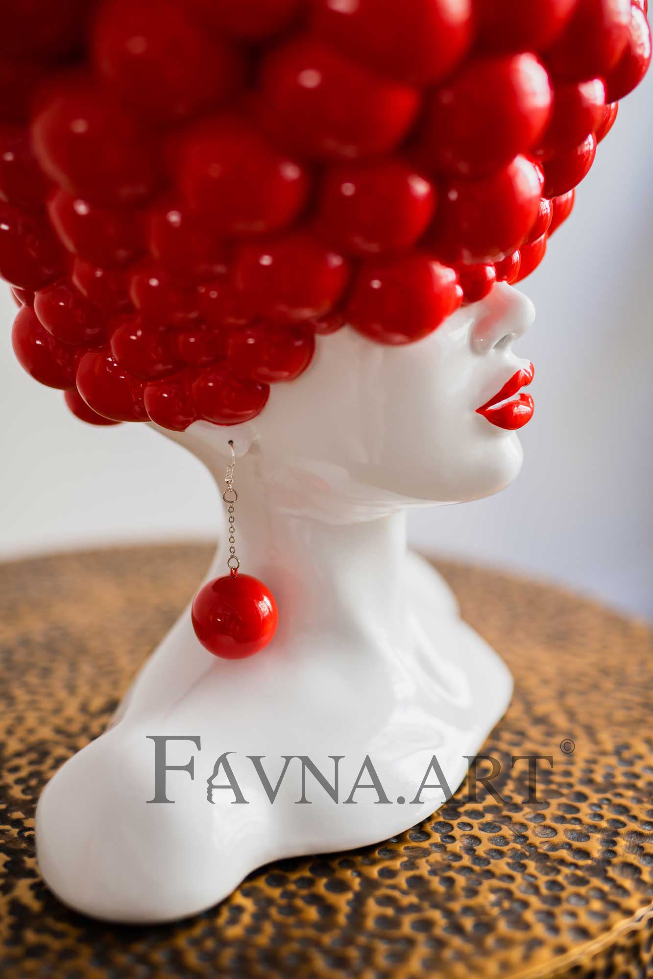 Sculpture of a woman "Thoughts" red and white