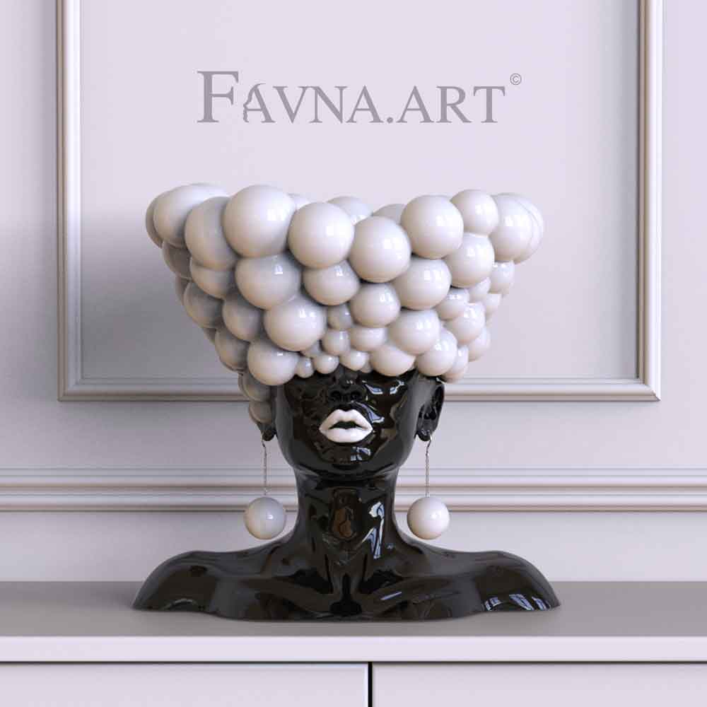  Scultura di una donna "Thoughts" nei colori bianco e nero