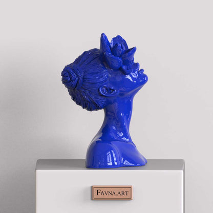 Scultura "Figlia del Fauno" in blu 