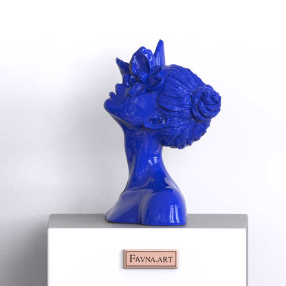 Scultura "Figlia del Fauno" in blu 