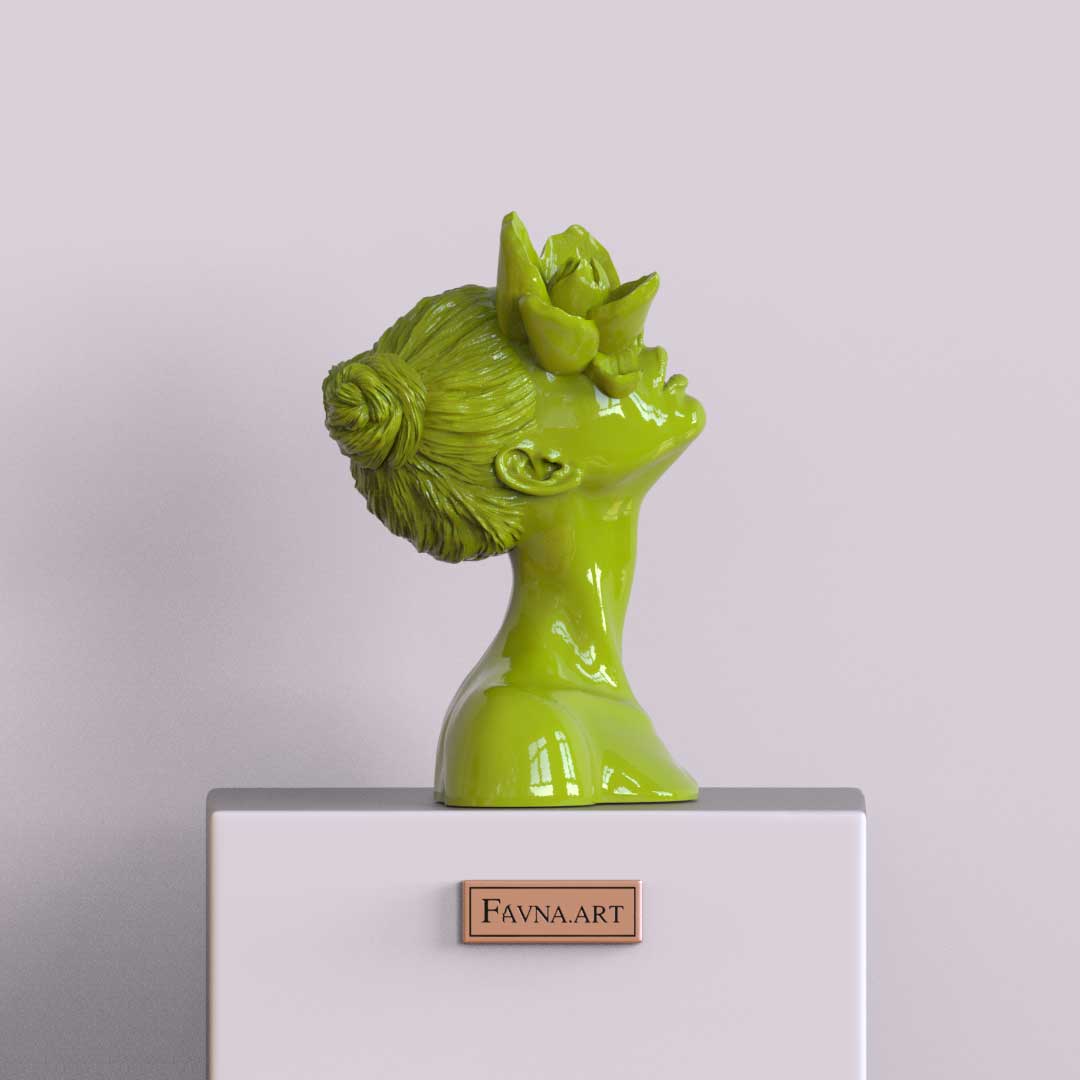 Scultura "Figlia del Fauno" in colore lime