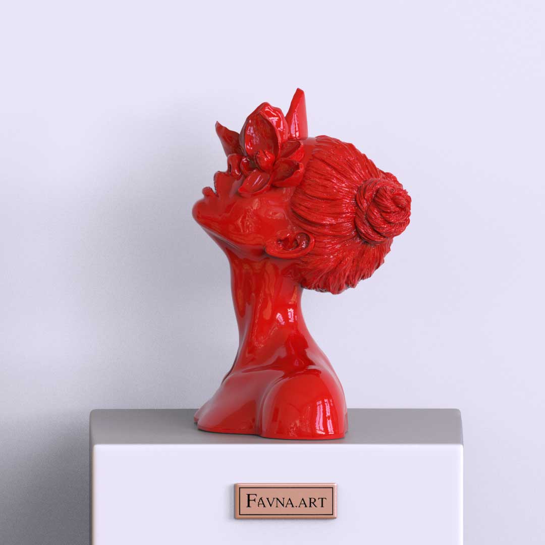 Scultura "Figlia del Fauno" in rosso 