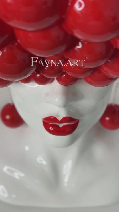 Скульптура жінка "Думки" червоно біла