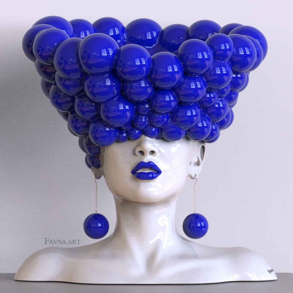 Scultura contemporanea per interni moderni, statua femminile a busto con sfere blue