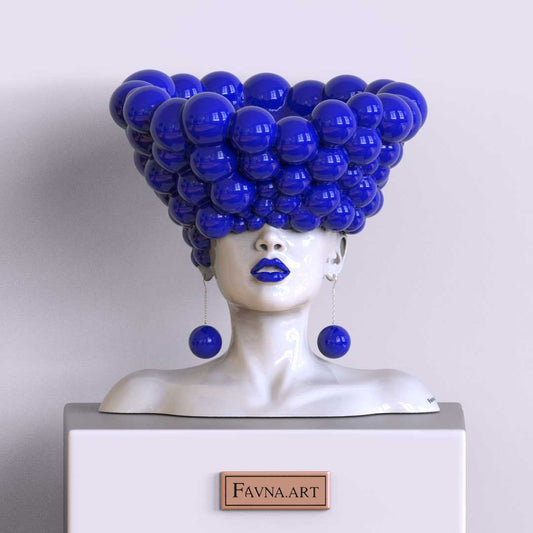 Scultura di donna "Pensieri" in blue