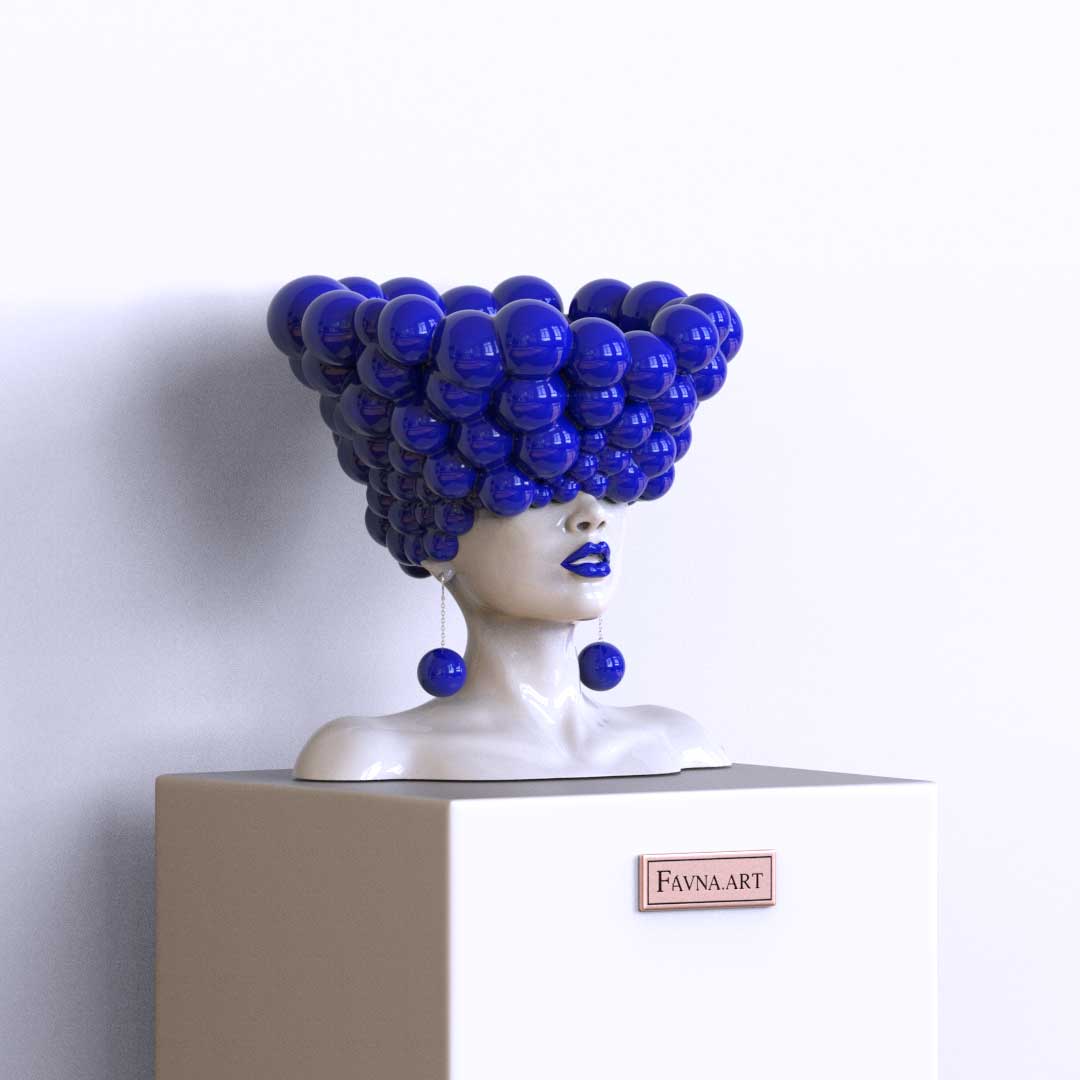 Scultura di donna "Pensieri" in blue